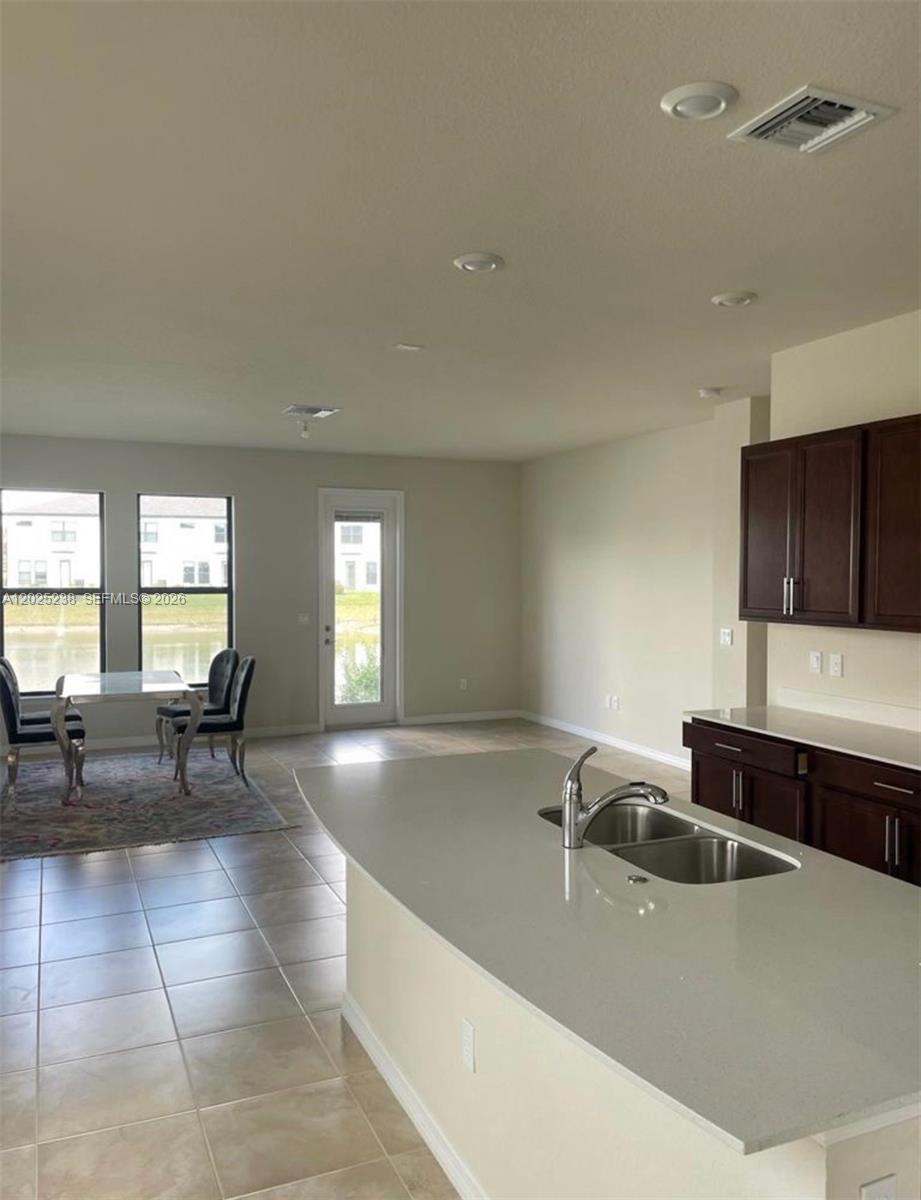 OAK TREE PROPERTY REDEVEL - Residential Lease