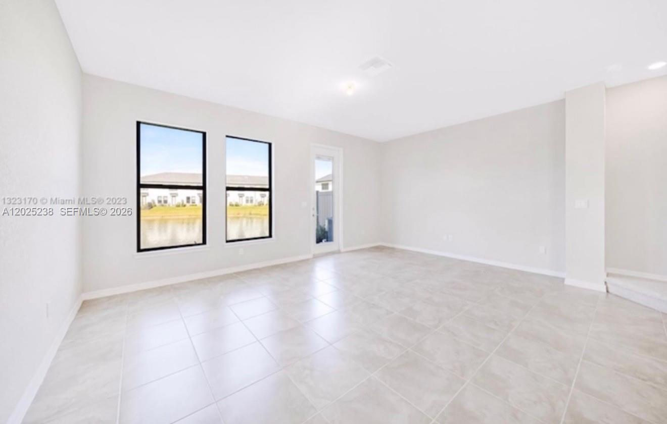 OAK TREE PROPERTY REDEVEL - Residential Lease