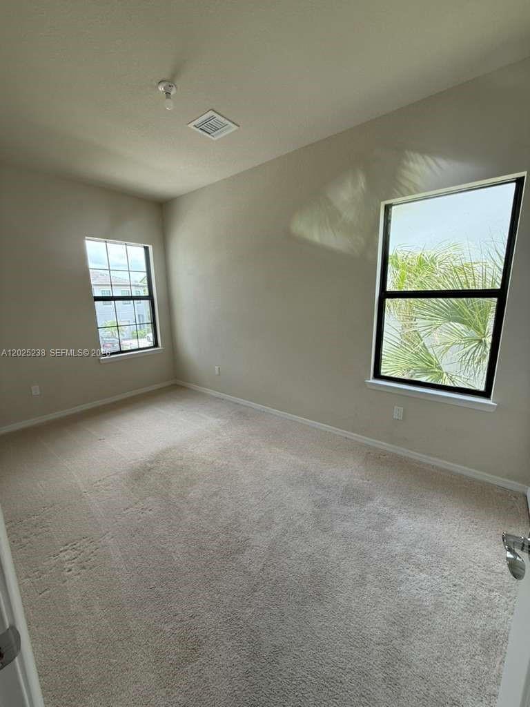 OAK TREE PROPERTY REDEVEL - Residential Lease