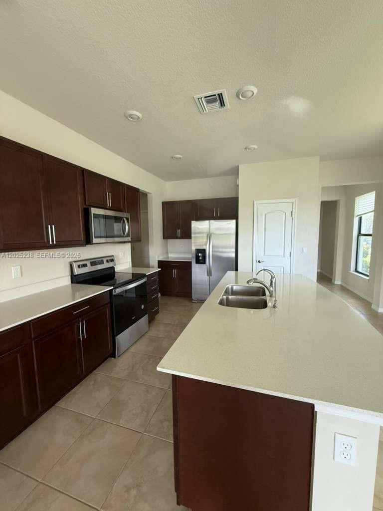 OAK TREE PROPERTY REDEVEL - Residential Lease