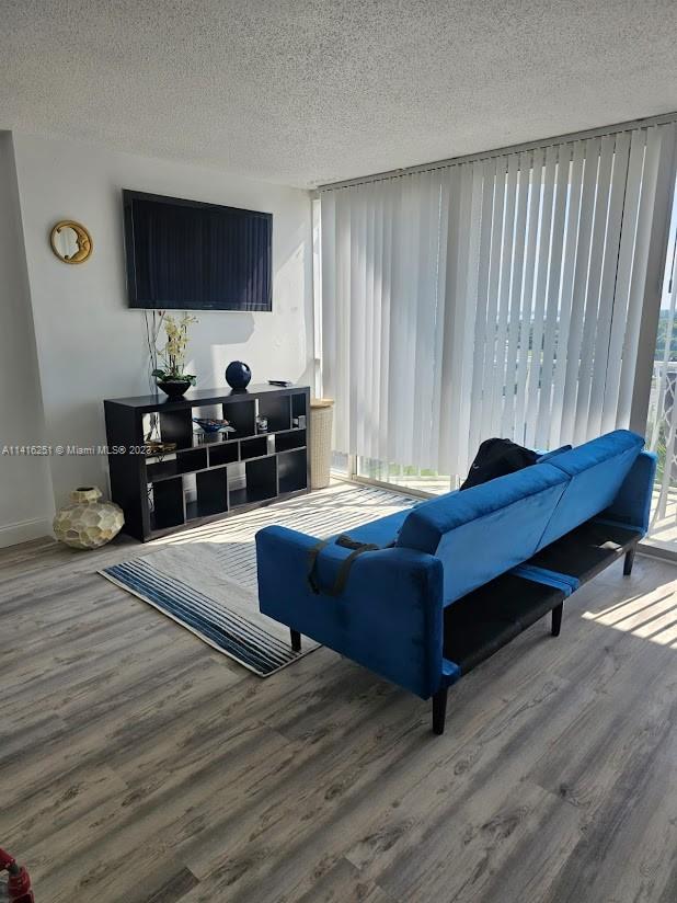THE GRANDVIEW PALACE COND - Residential Lease