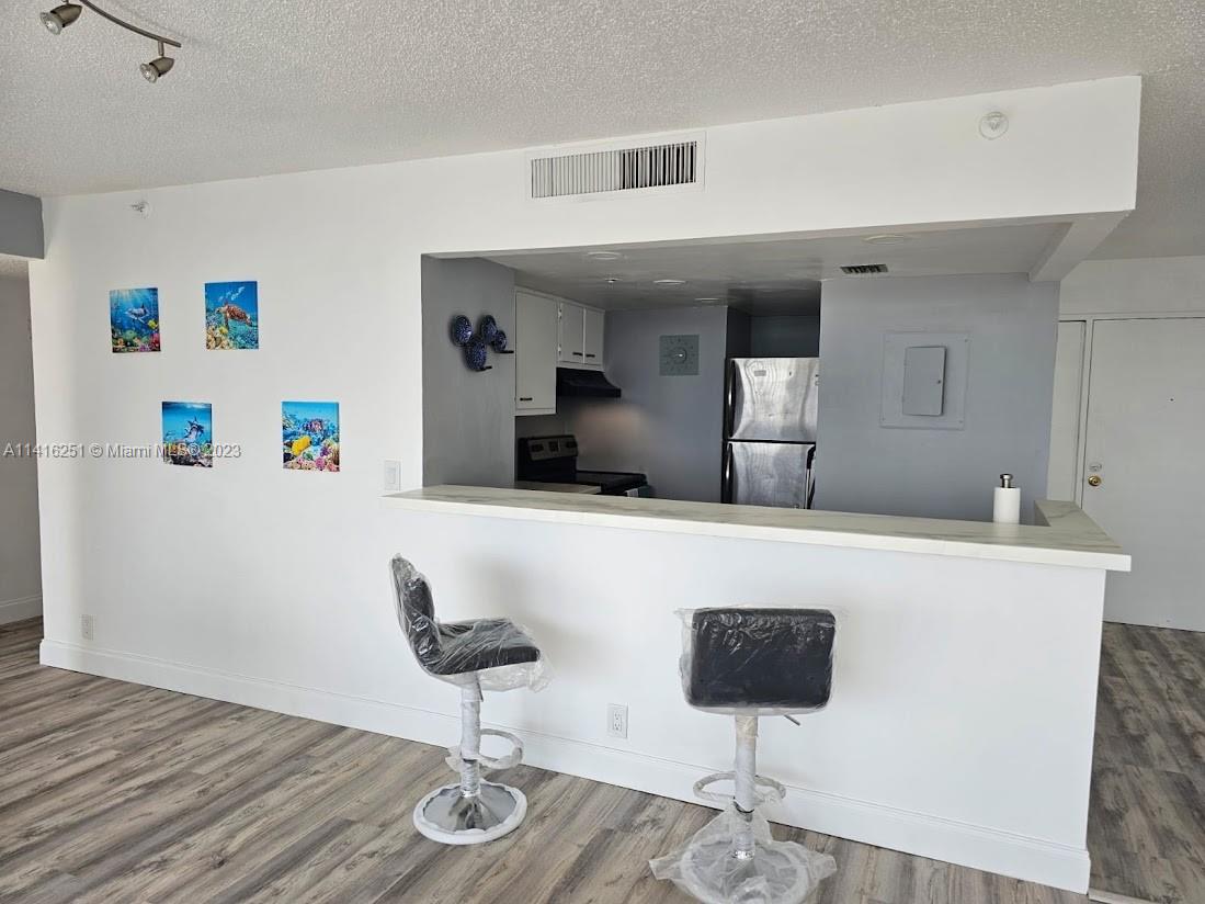 THE GRANDVIEW PALACE COND - Residential Lease