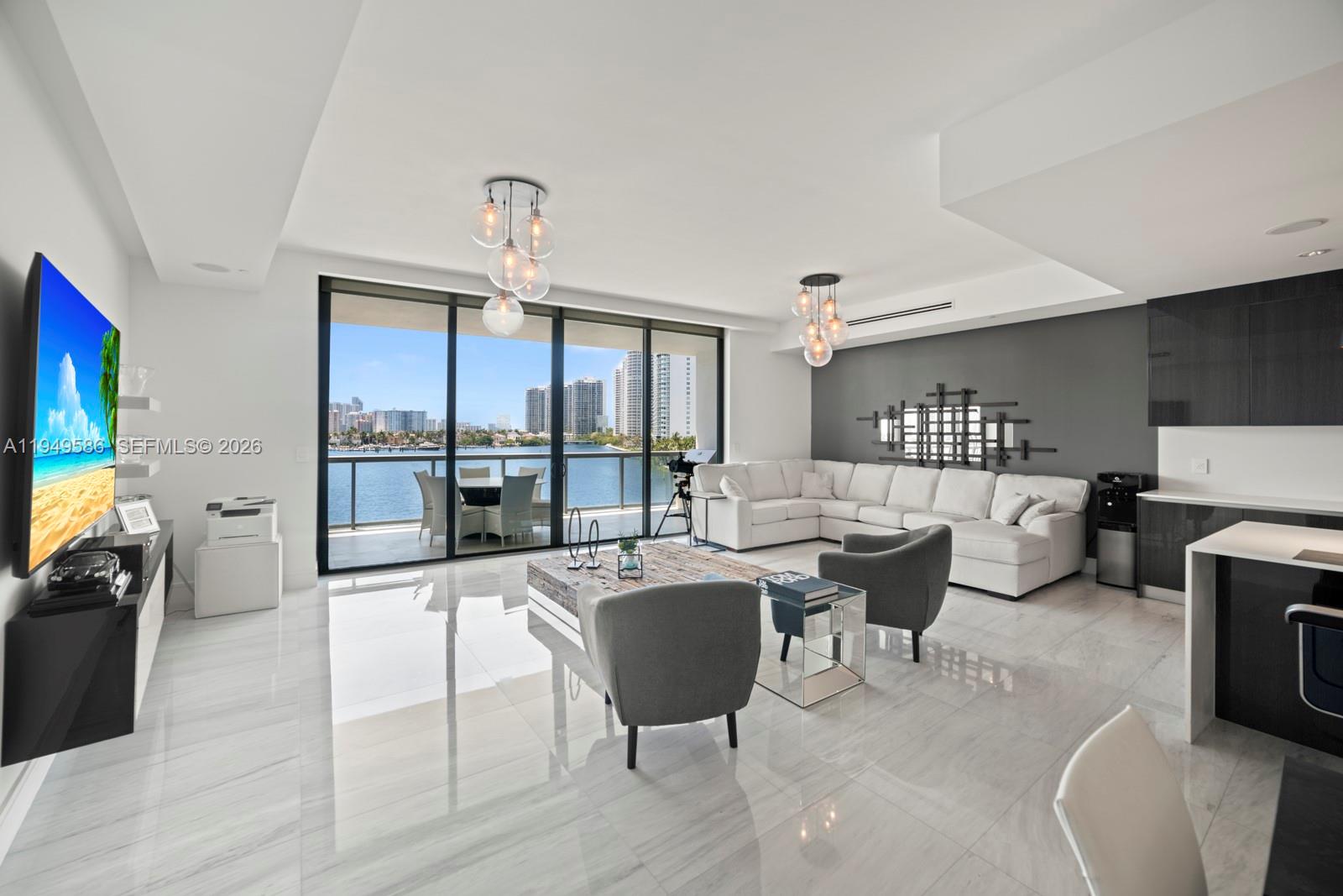ECHO CONDO - Residential
