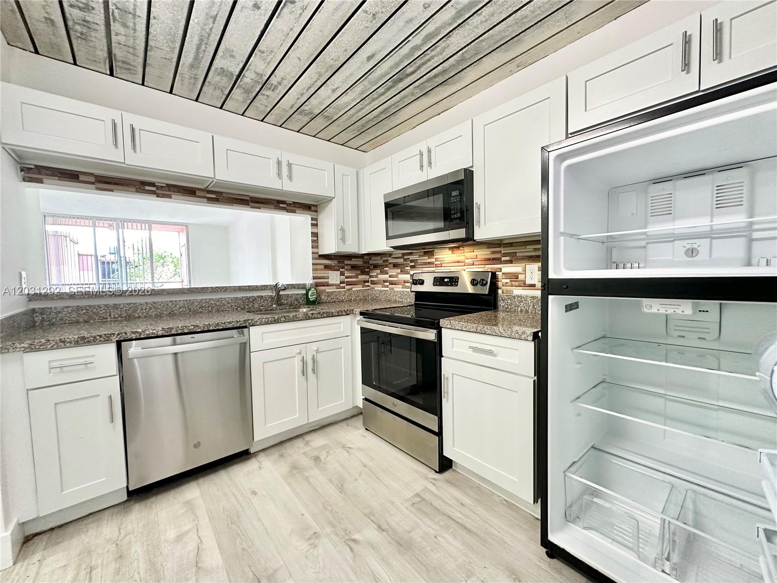 POINT SOUTH CONDO - Residential Lease