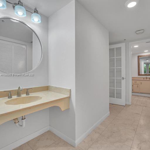 VENETIA CONDO - Residential