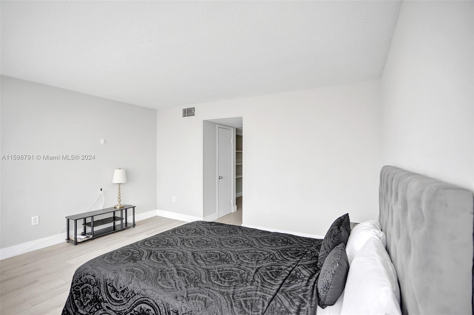 JADE WINDS GROUP - - Residential