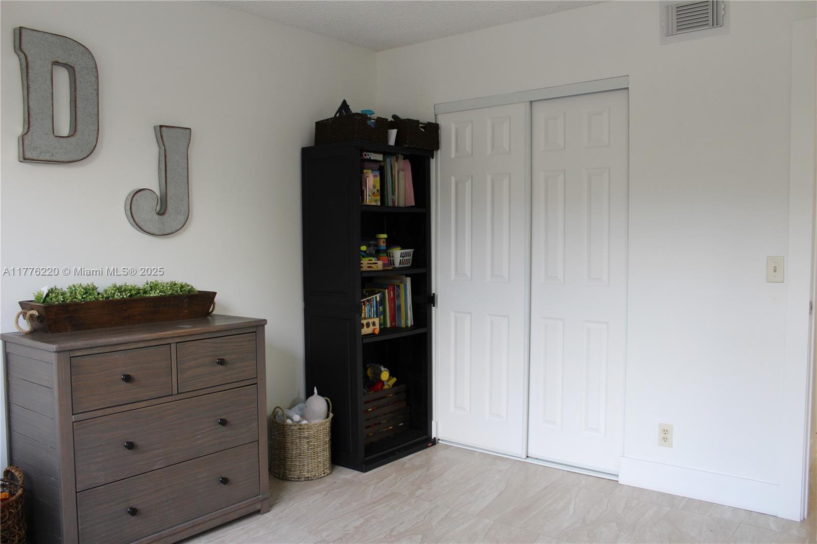 EDGEWATER CONDO - Residential Lease