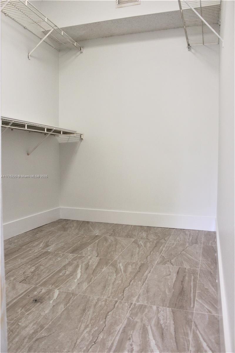 EDGEWATER CONDO - Residential Lease