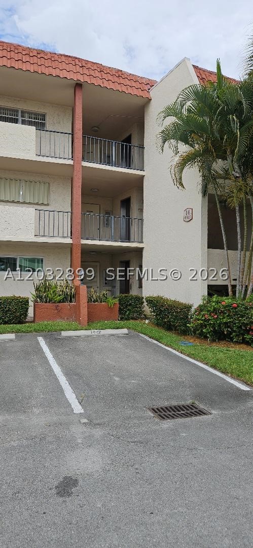 HOLLYBROOK GOLF AND - Residential