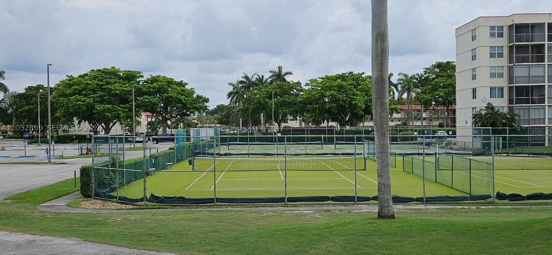 HOLLYBROOK GOLF AND - Residential