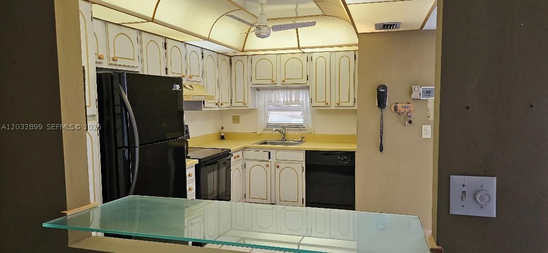 HOLLYBROOK GOLF AND - Residential