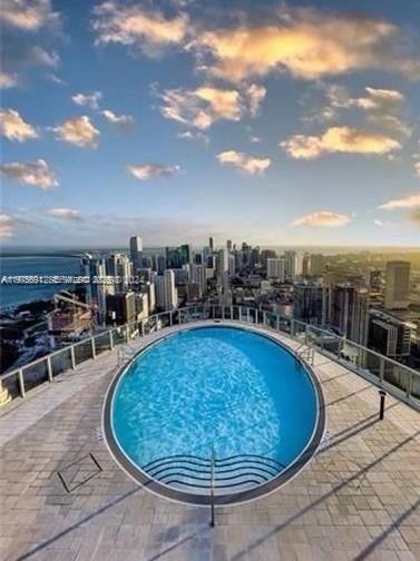 PARAMOUNT MIAMI WORLDCENT - Residential