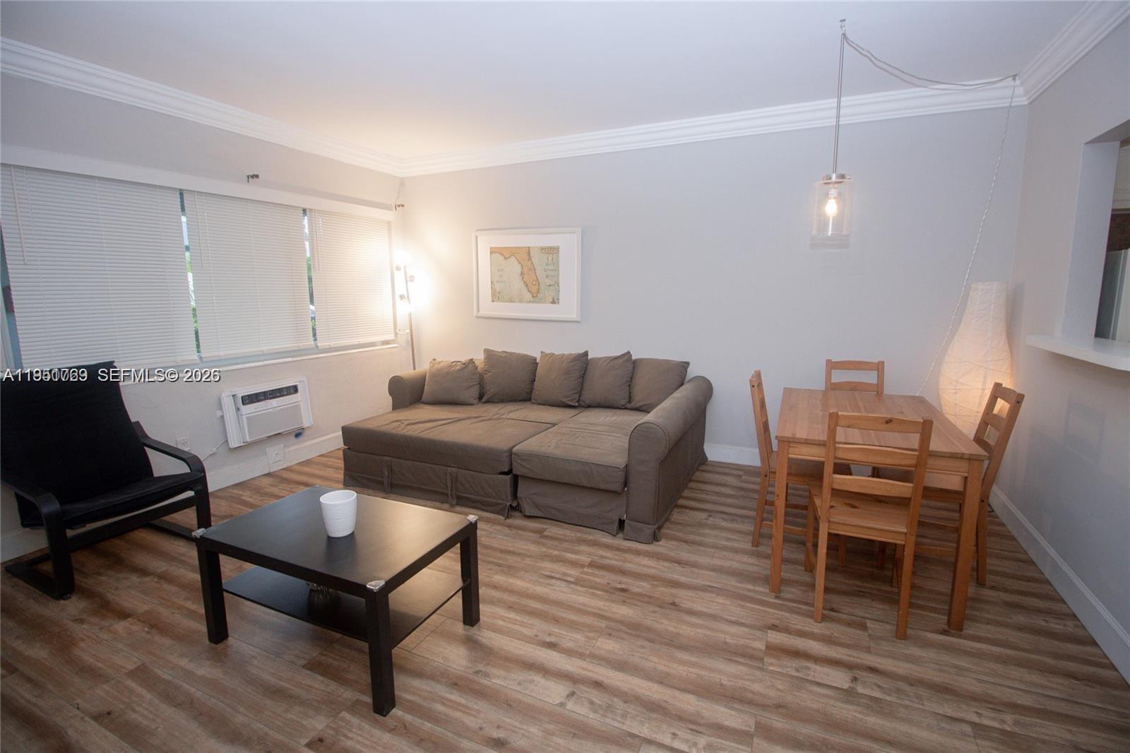 PASADENA GARDEN APARTMENT - Residential