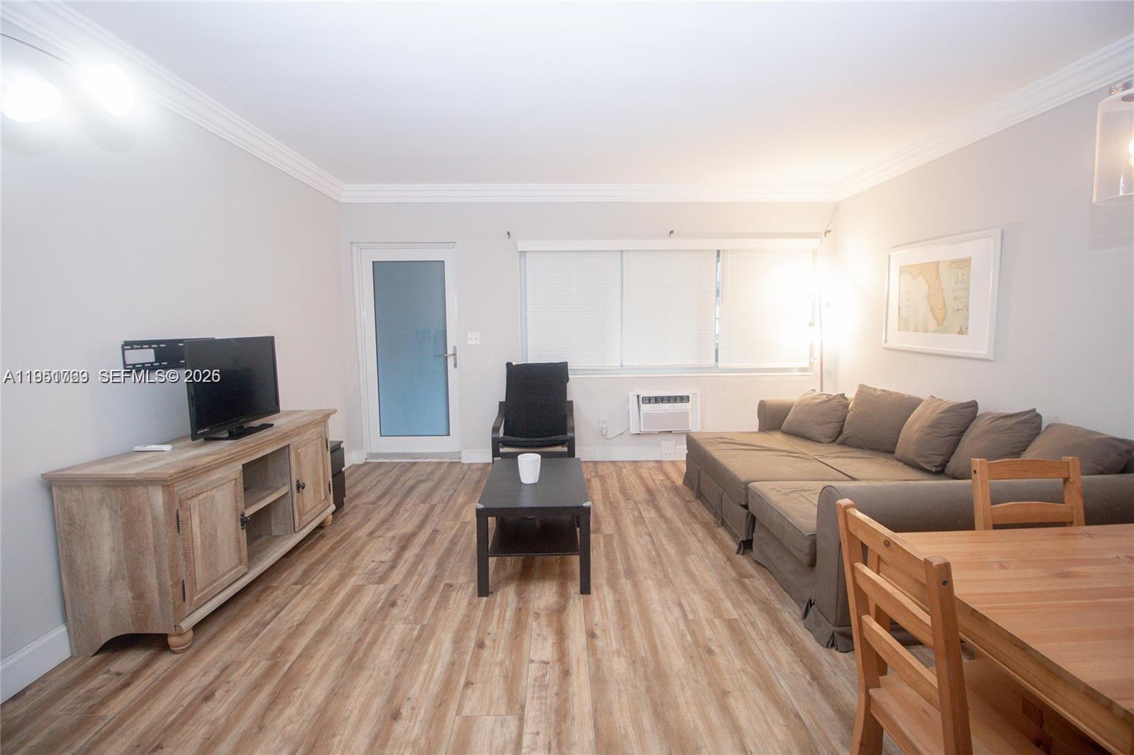 PASADENA GARDEN APARTMENT - Residential