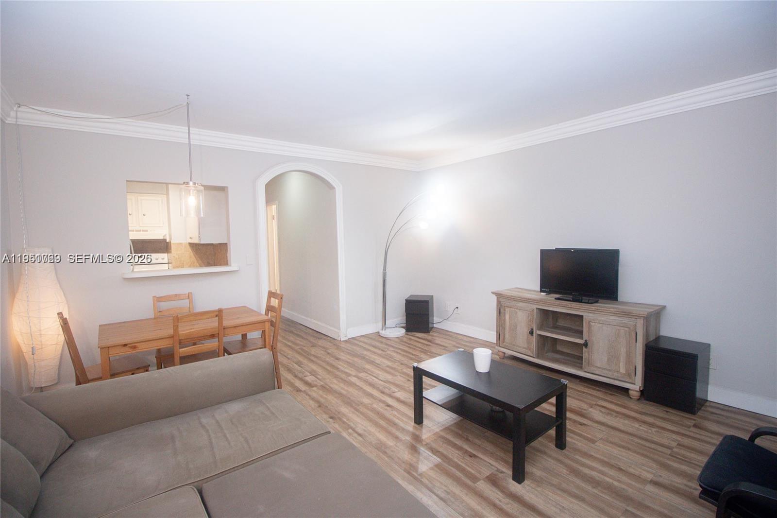 PASADENA GARDEN APARTMENT - Residential