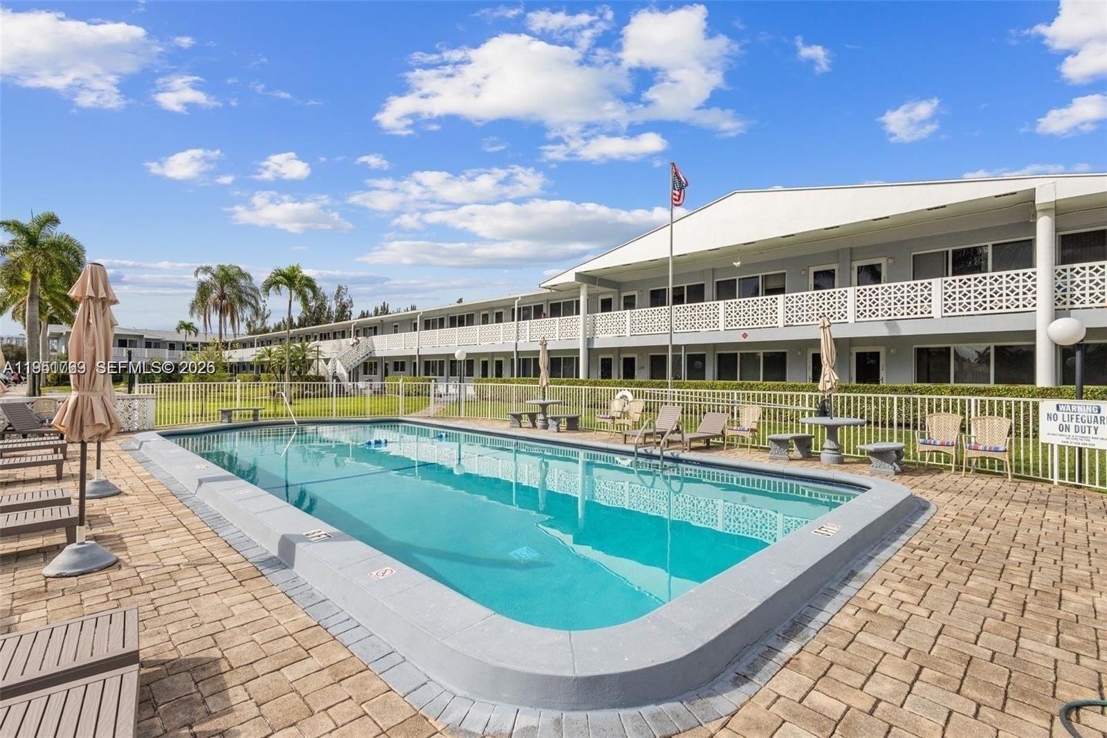 PASADENA GARDEN APARTMENT - Residential