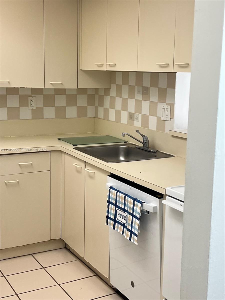 NOB HILL WEST CONDO - Residential