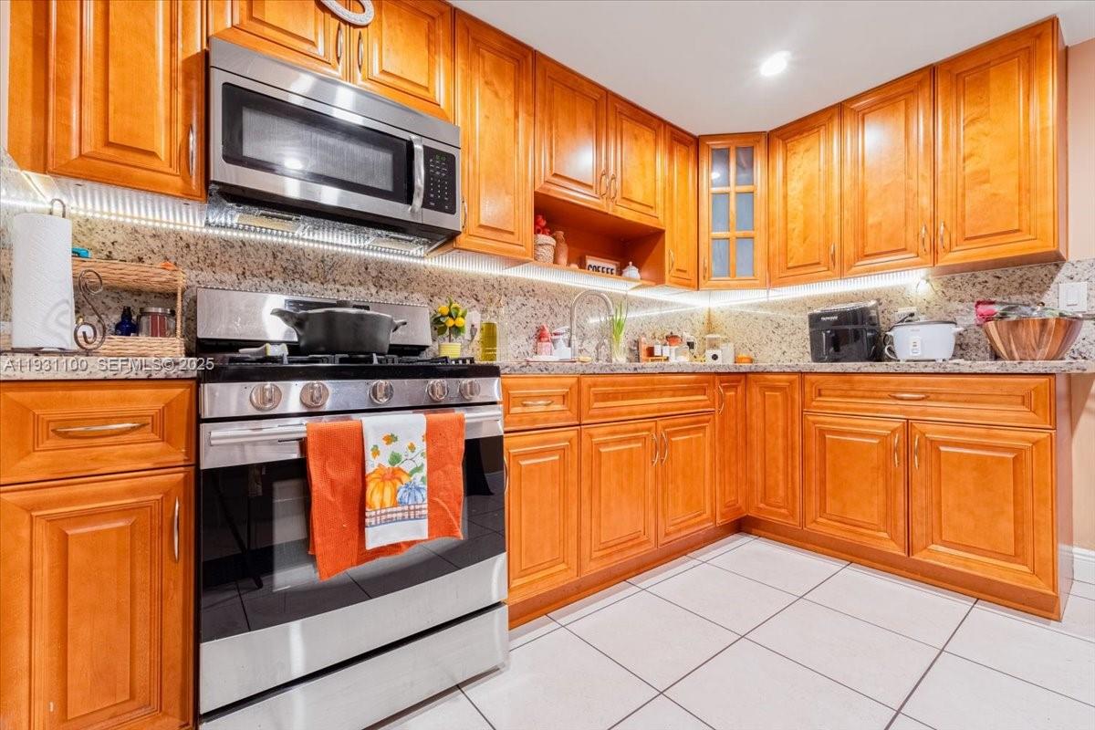 CAROLE ANNE PARK - Residential Lease