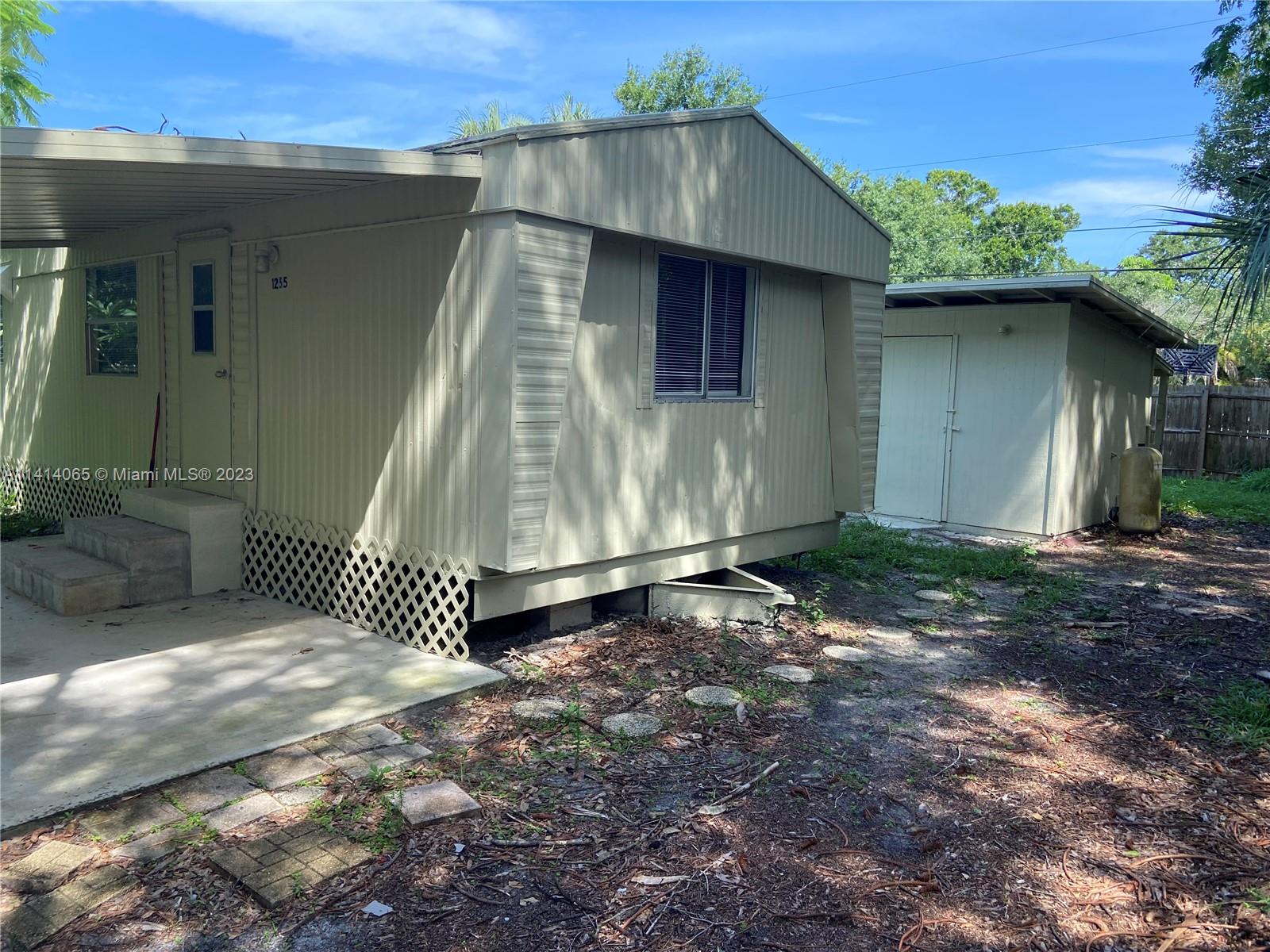 SUNSHINE PARKWAY MANOR UN - Residential Lease