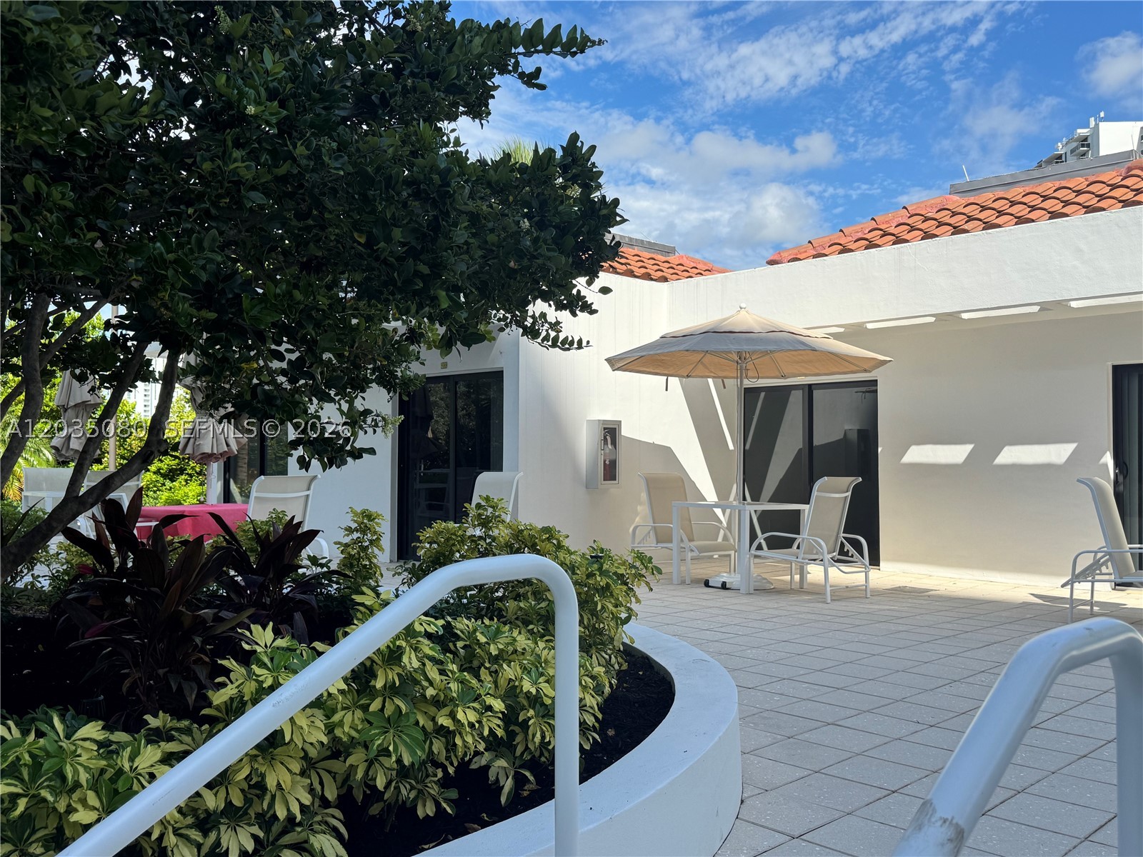 HAMPTONS WEST - Residential