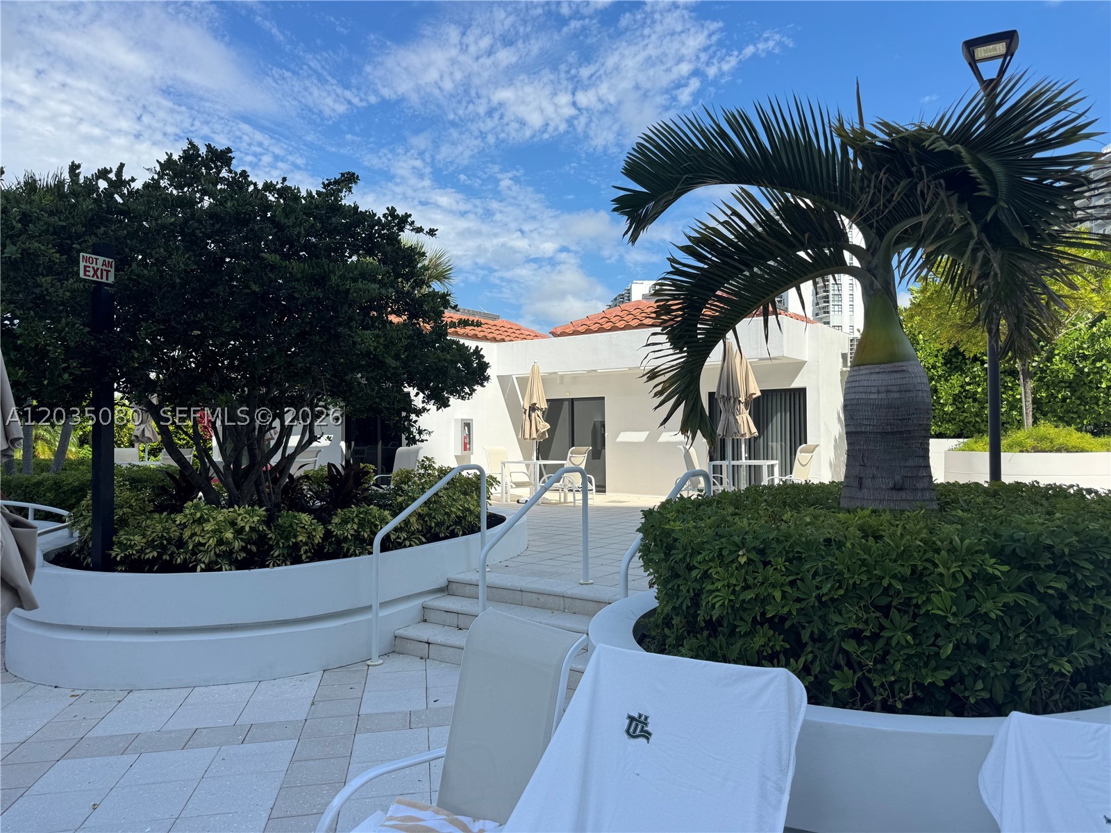 HAMPTONS WEST - Residential