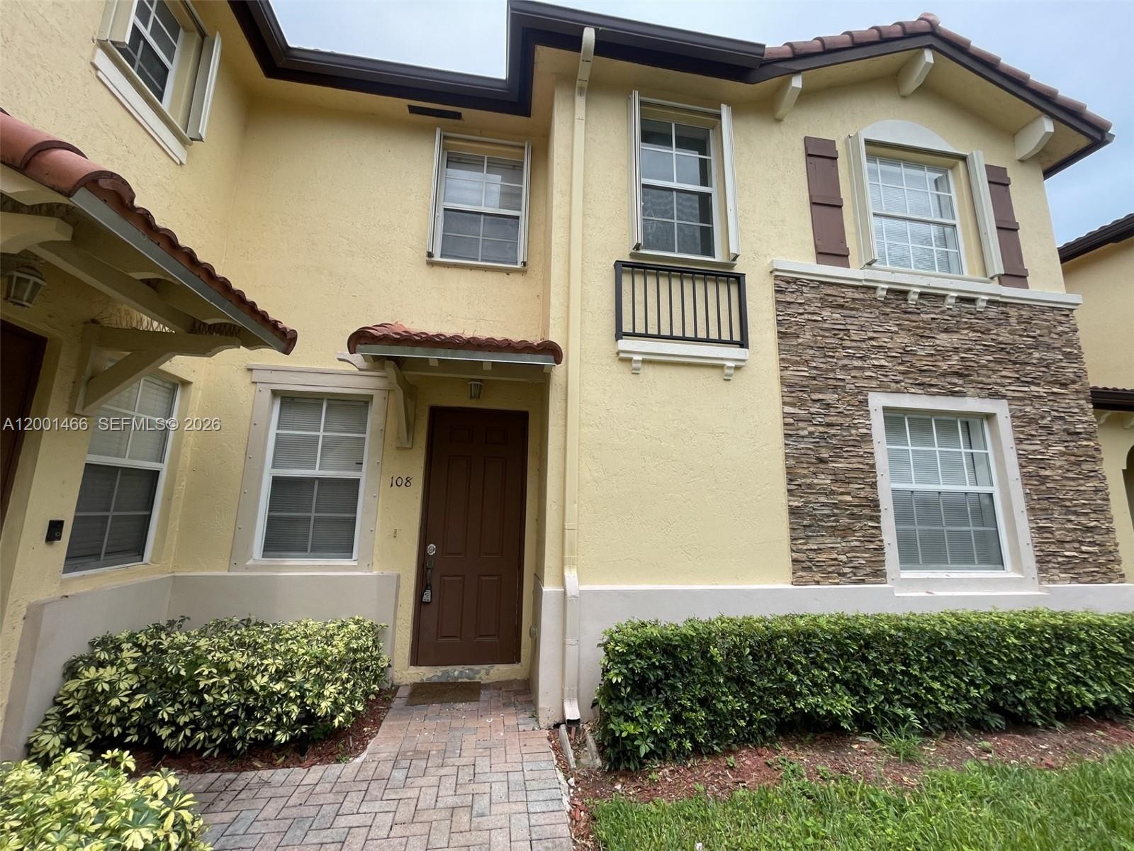 Beautiful 3 bedrooms, 2.5 bathrooms Townhouse in a gated community in Homestead. Tile throughout first floor and laminated wood on second floor and stairs, blinds, fenced patio, accordion shutters in 2nd floor windows. Fantastic Clubhouse with pool and amenities. Security patrol continuously guards the community. Next to Baptist Hospital, access to Florida Turnpike, US1, near to the Keys. Don't miss this opportunity!!!!!