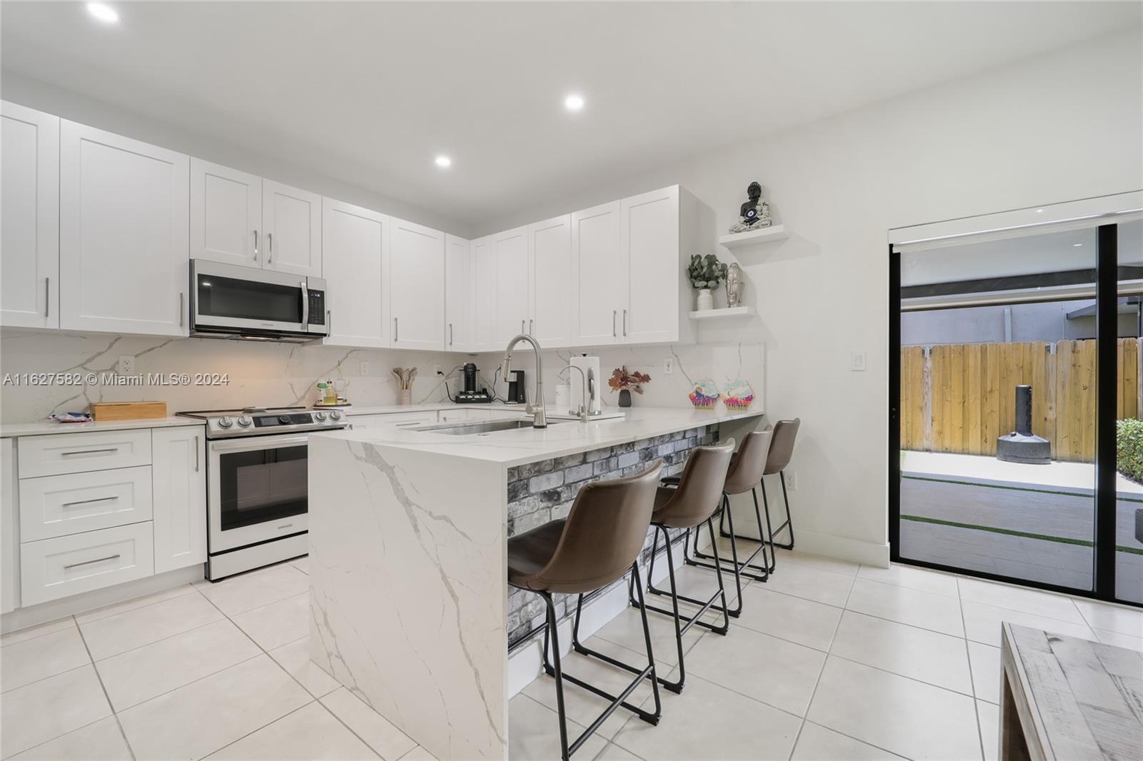 COCO PALM ESTATES - Residential
