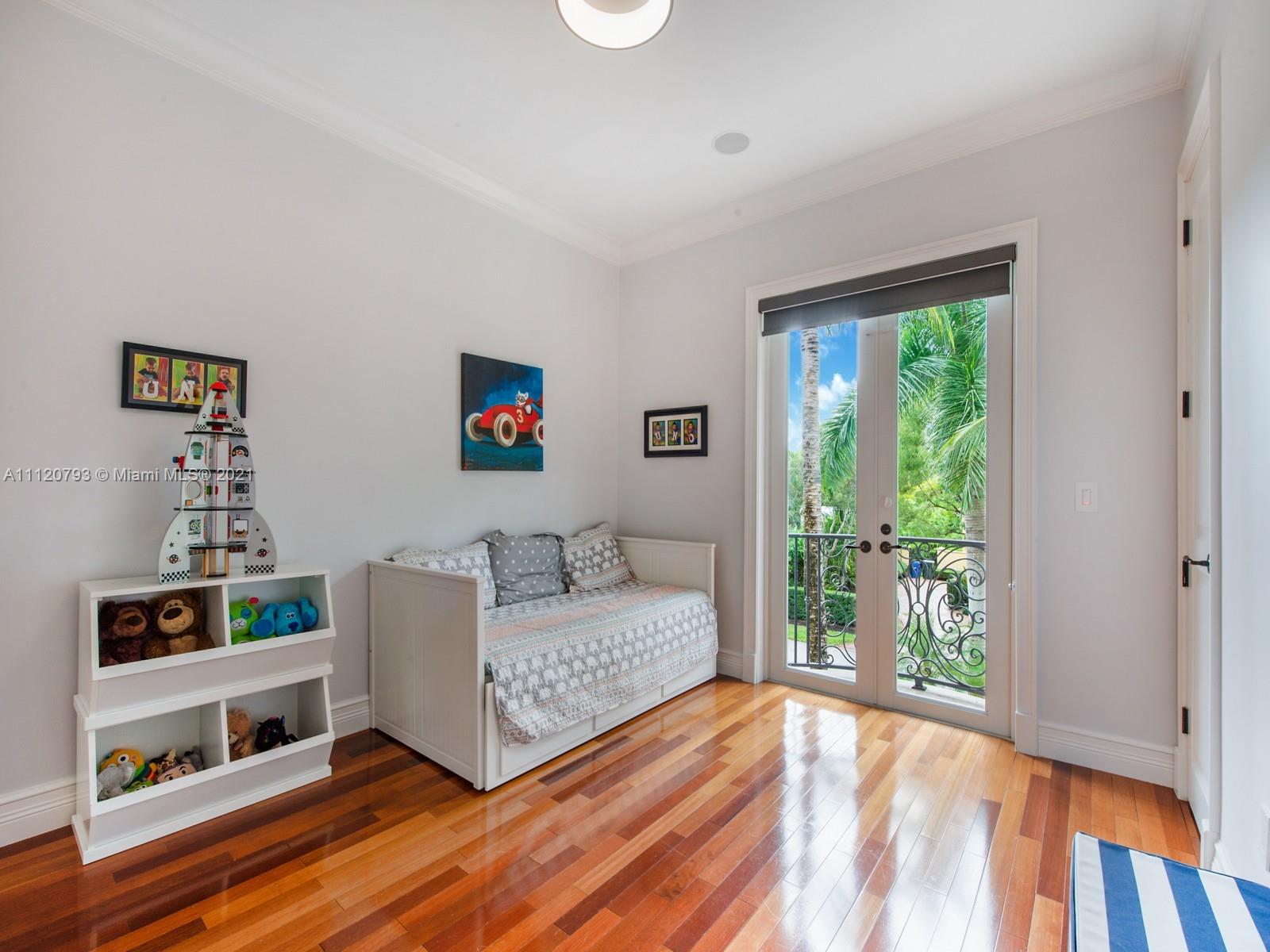 VICTORIA VILLAS - Residential