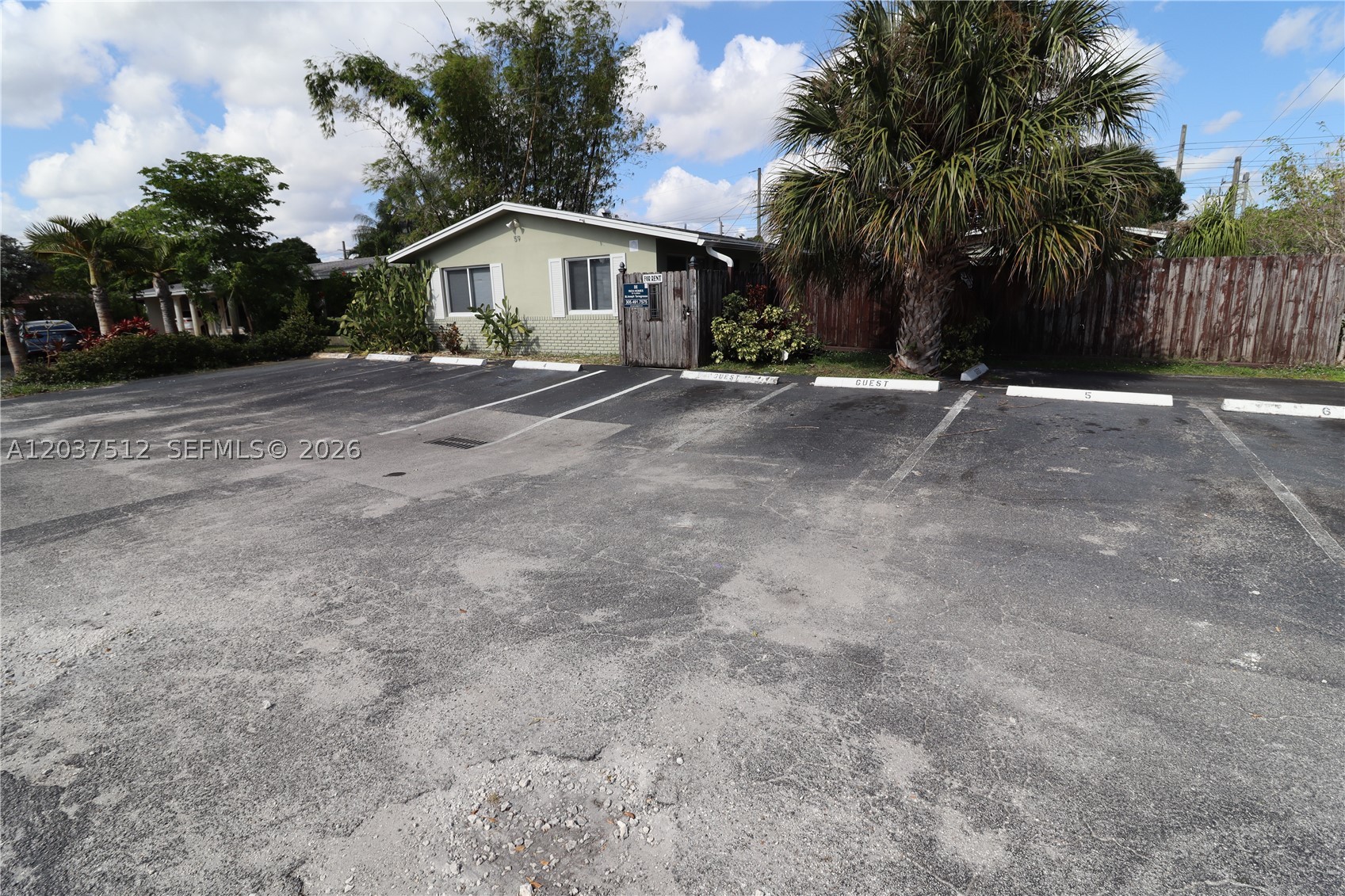 LLOYD ESTATES - Residential Lease