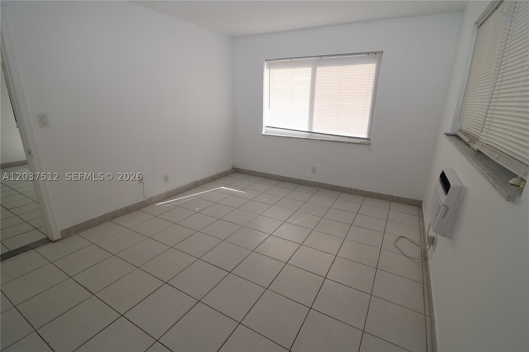 LLOYD ESTATES - Residential Lease