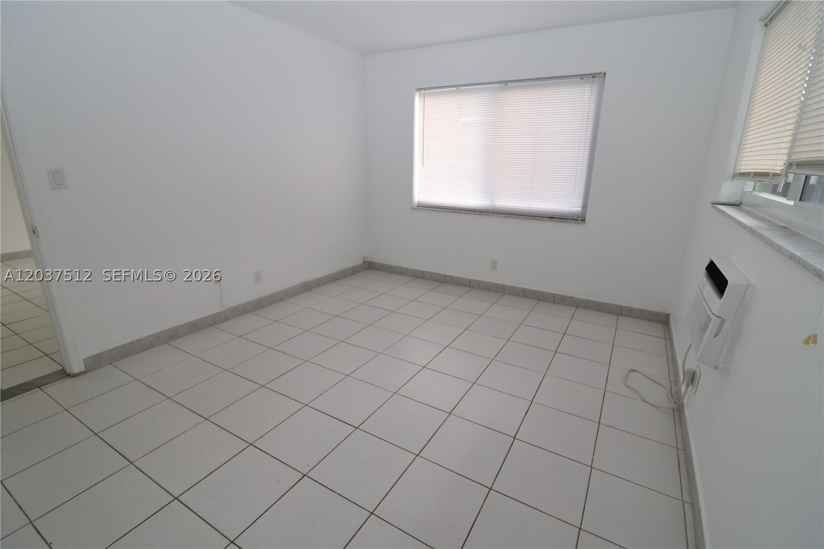 LLOYD ESTATES - Residential Lease