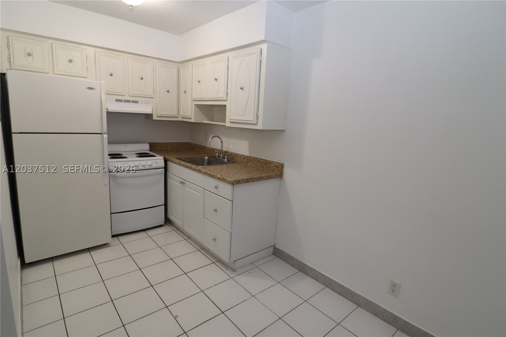 LLOYD ESTATES - Residential Lease