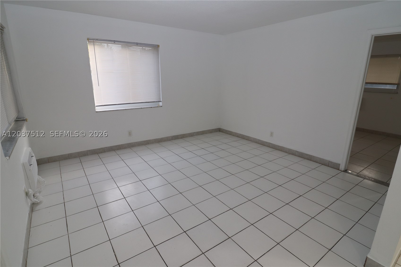LLOYD ESTATES - Residential Lease