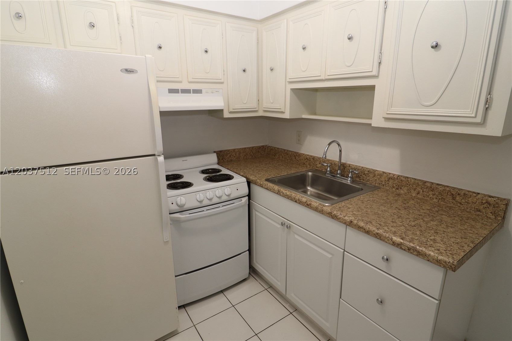 LLOYD ESTATES - Residential Lease