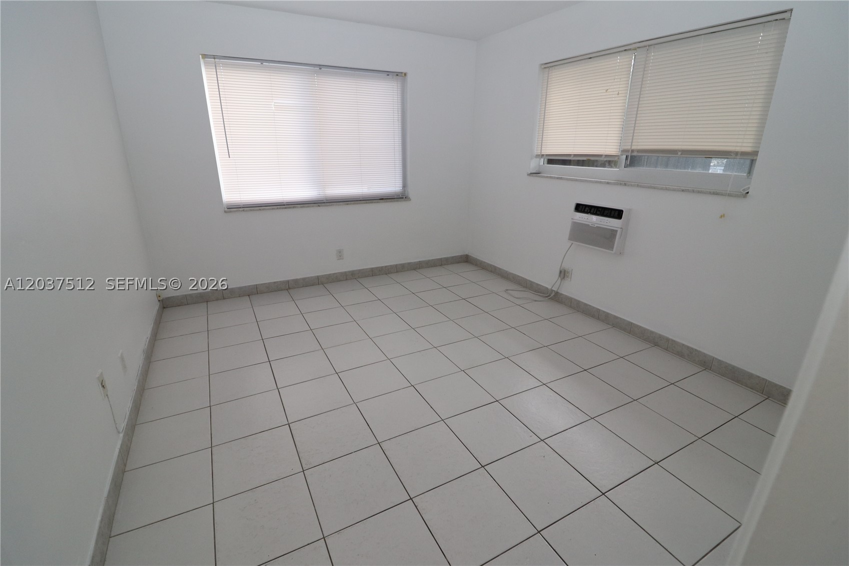 LLOYD ESTATES - Residential Lease