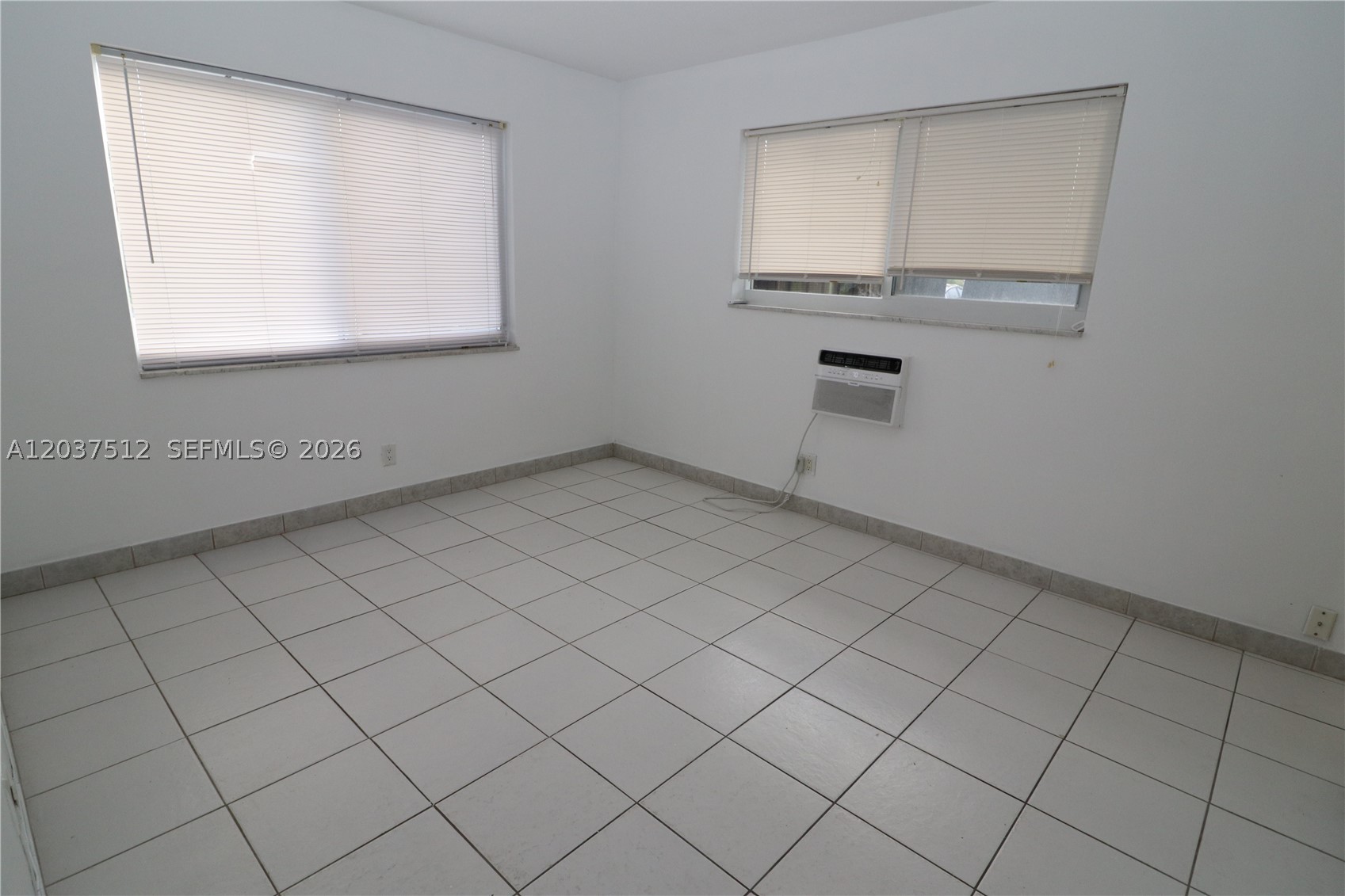 LLOYD ESTATES - Residential Lease