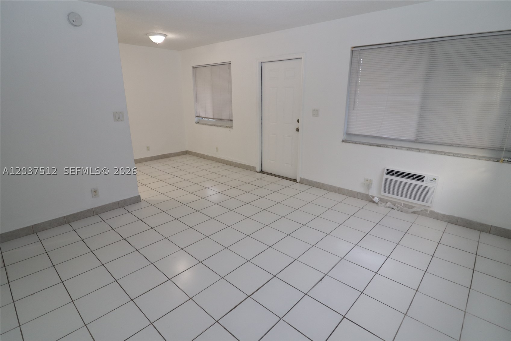 LLOYD ESTATES - Residential Lease