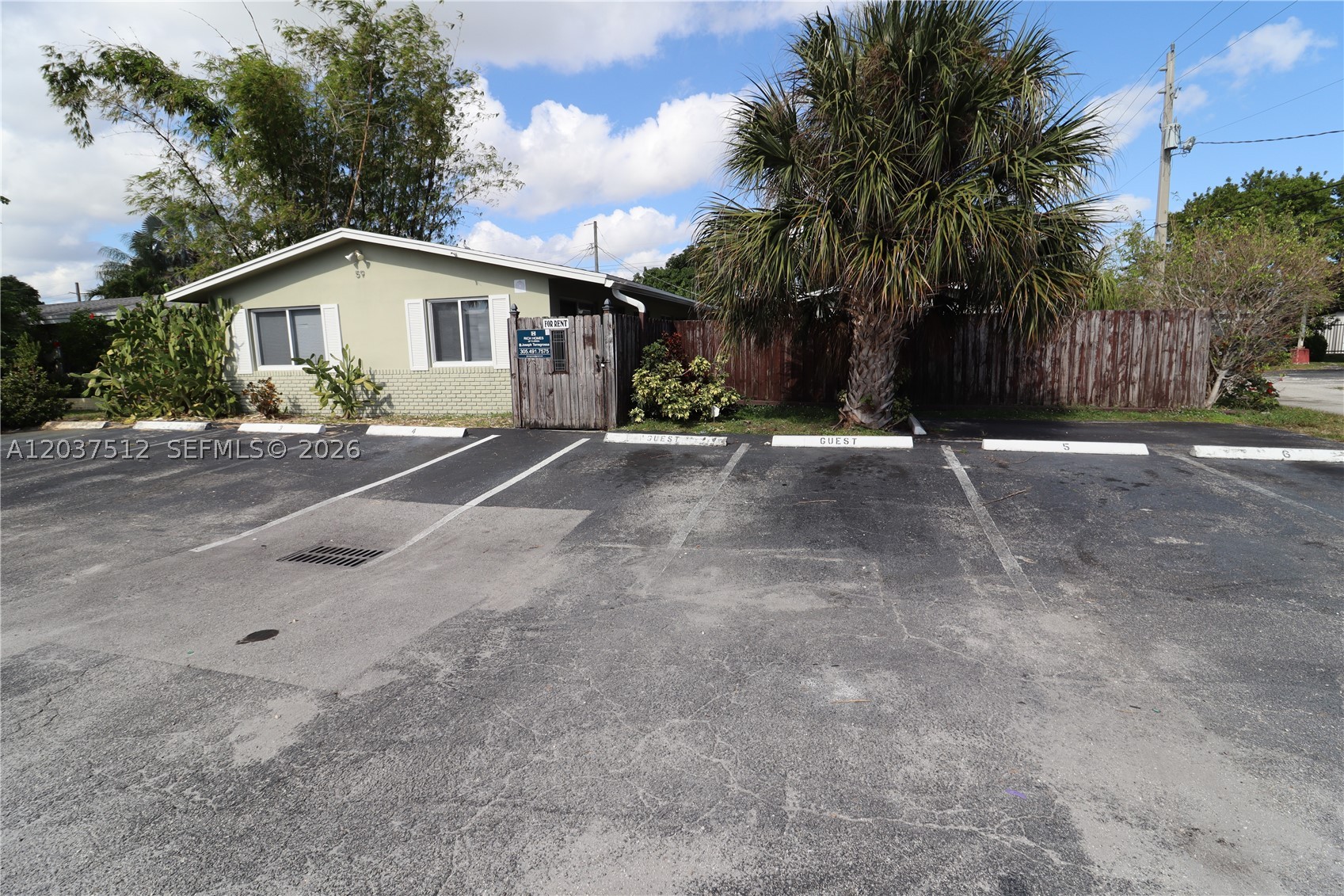 LLOYD ESTATES - Residential Lease