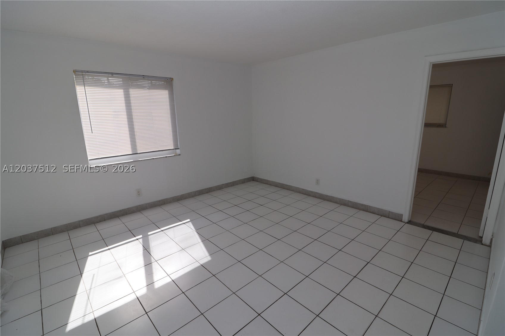 LLOYD ESTATES - Residential Lease