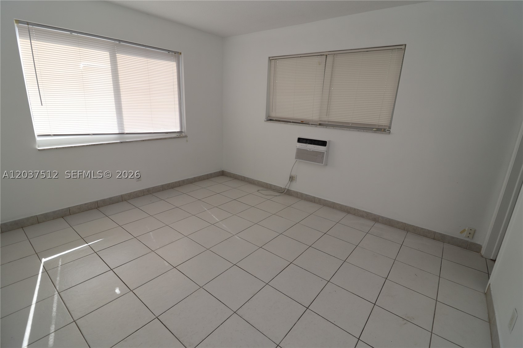 LLOYD ESTATES - Residential Lease