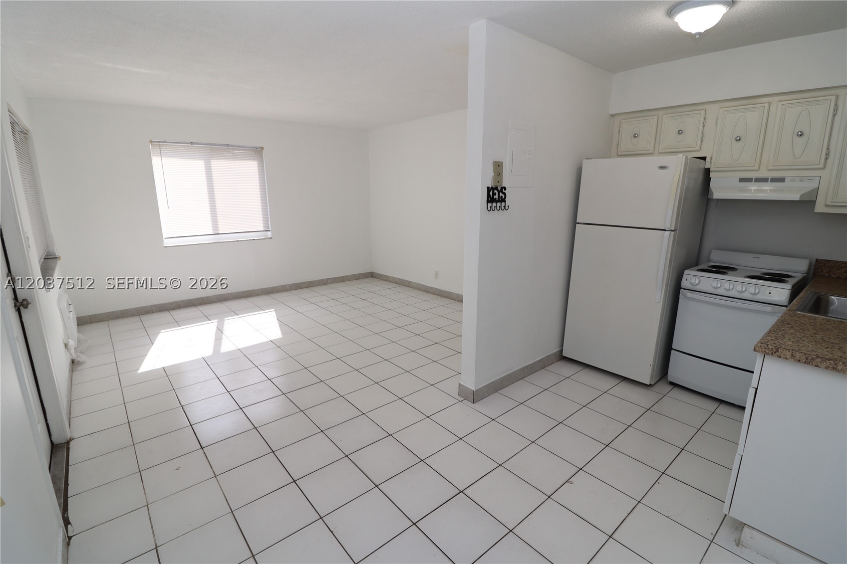 LLOYD ESTATES - Residential Lease