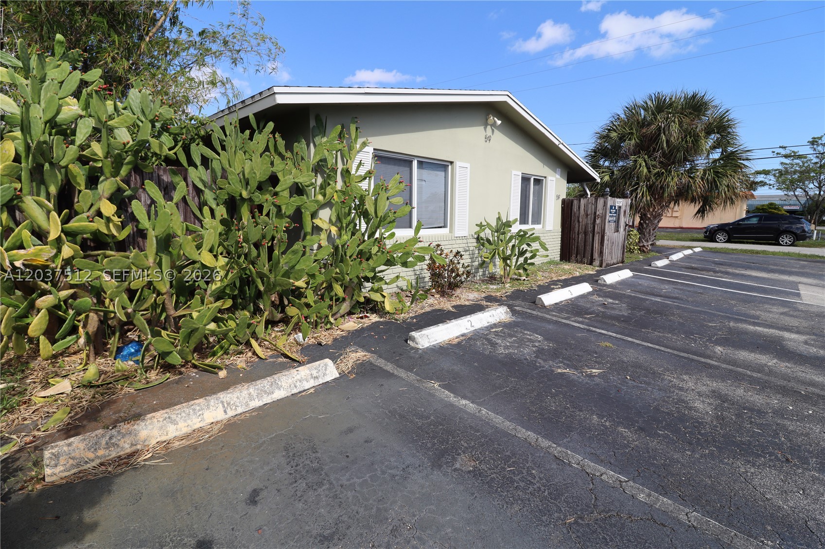 LLOYD ESTATES - Residential Lease