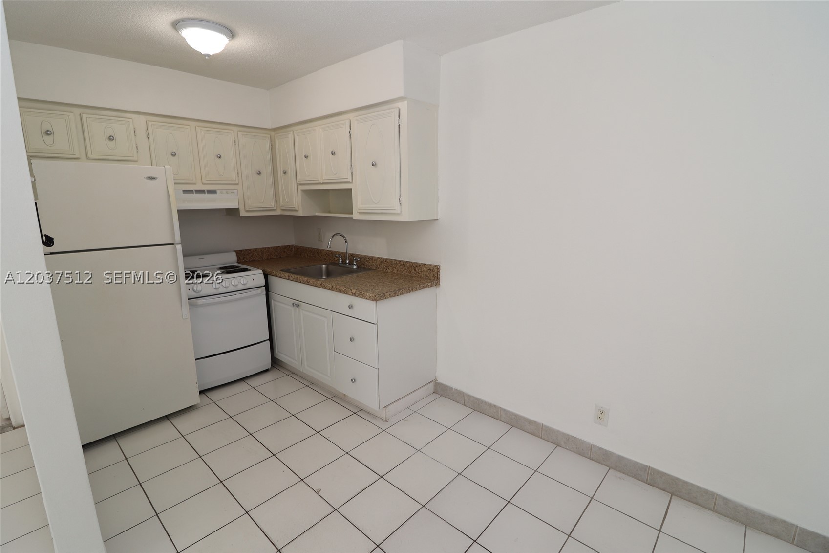 LLOYD ESTATES - Residential Lease