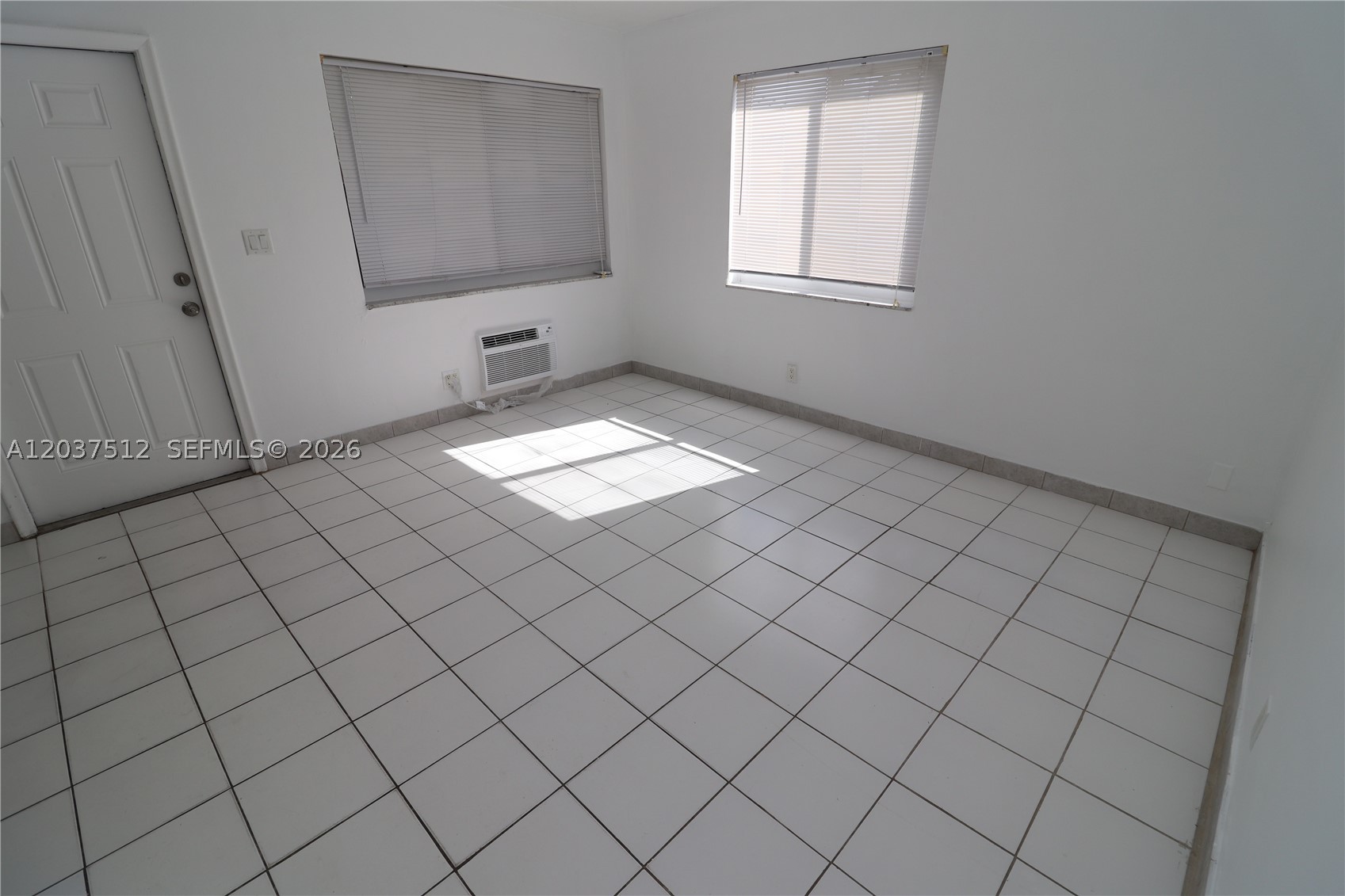 LLOYD ESTATES - Residential Lease