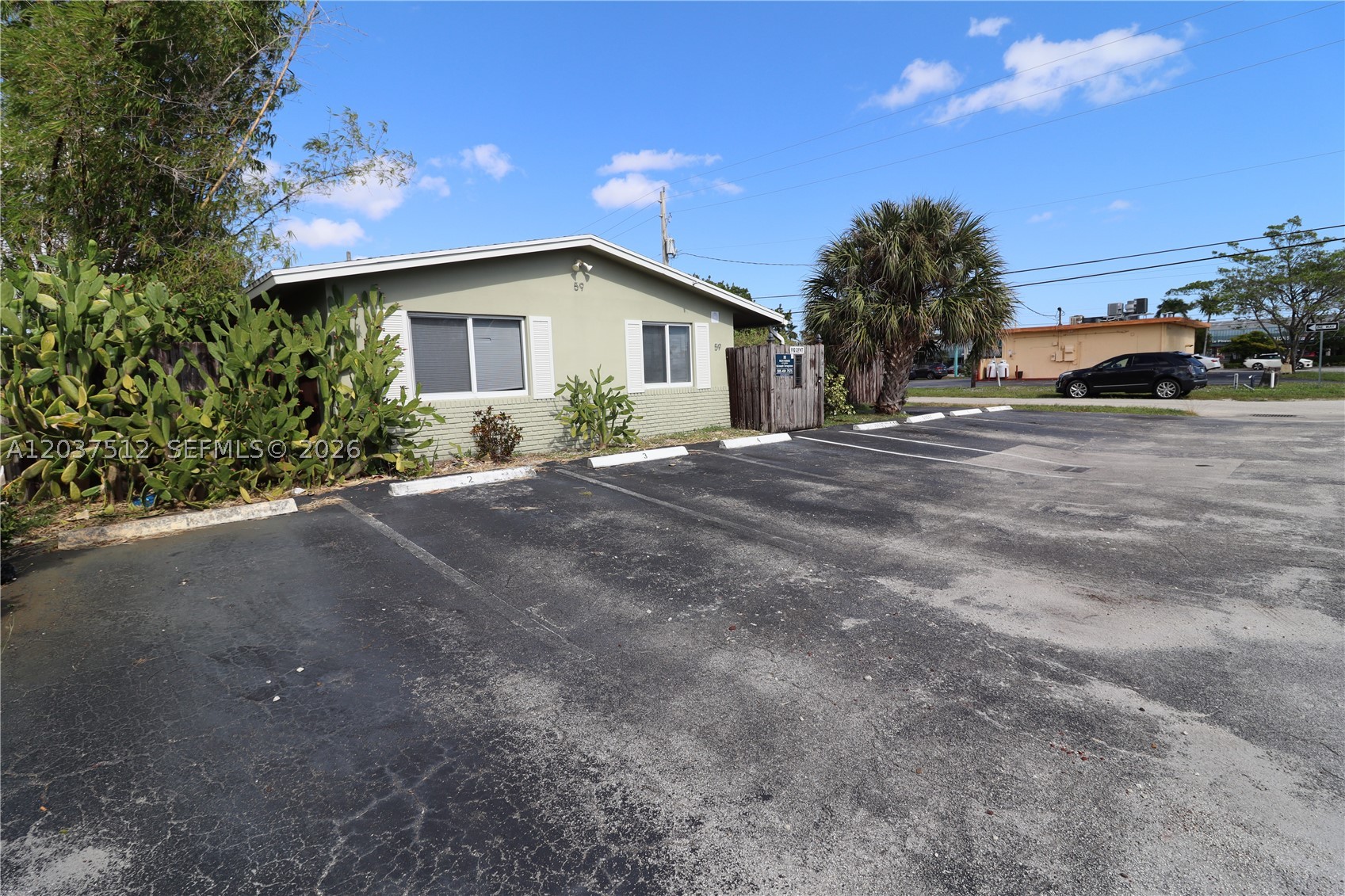 LLOYD ESTATES - Residential Lease