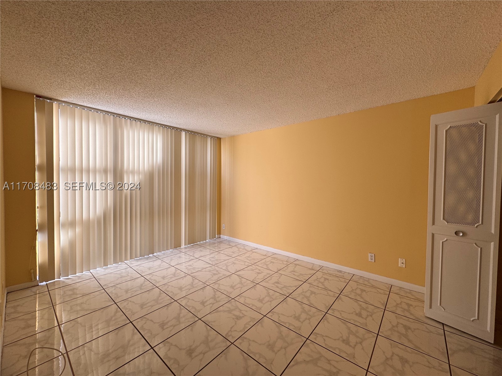 PLAZA OF AMERICAS CONDO P - Residential