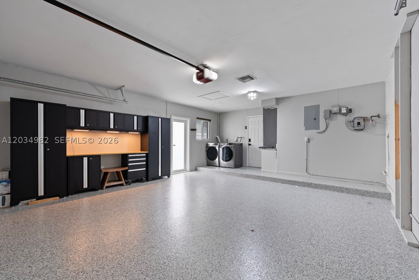 RAINBOW LAKES - Residential Lease