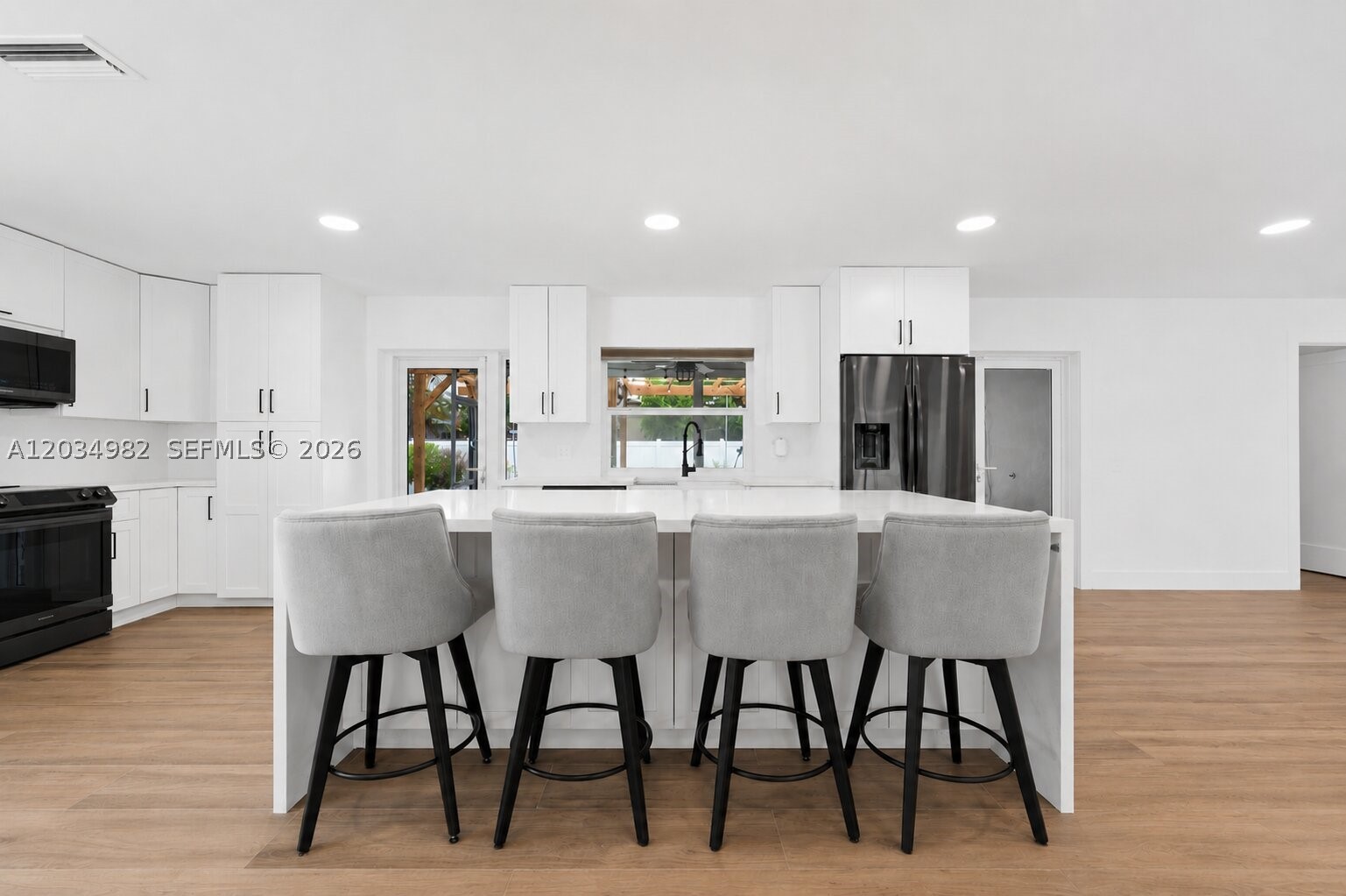 RAINBOW LAKES - Residential Lease
