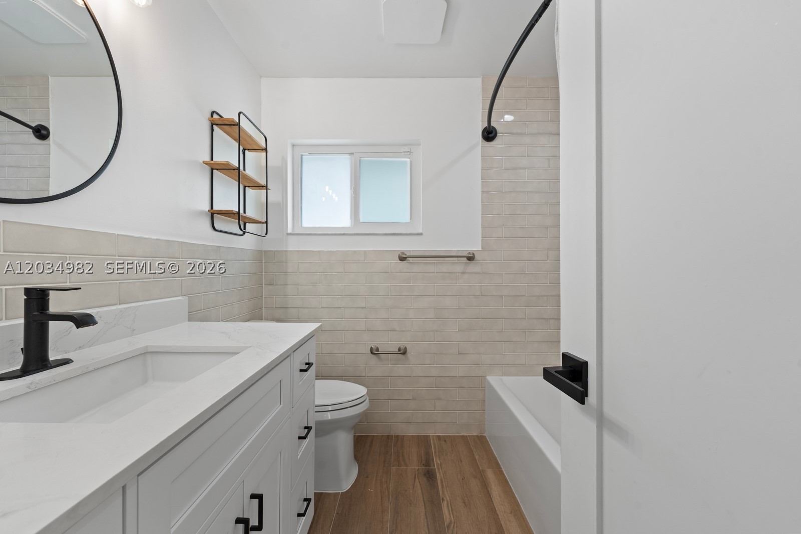 RAINBOW LAKES - Residential Lease