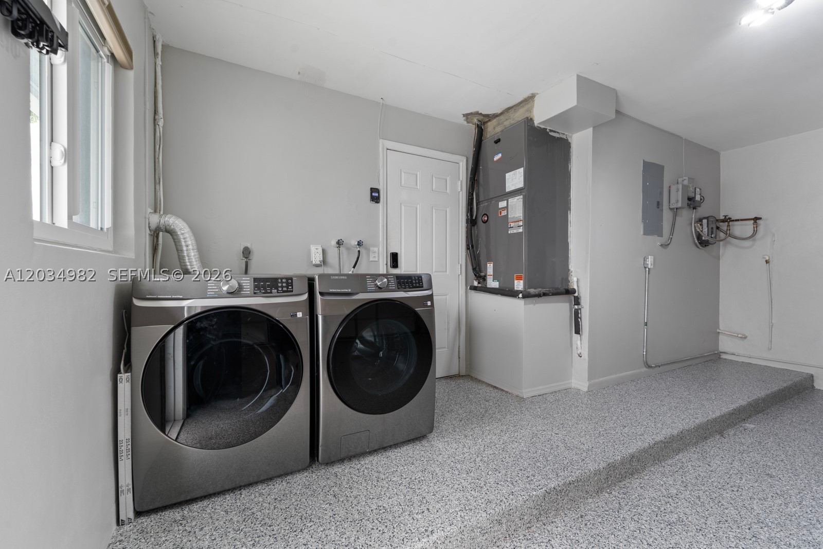 RAINBOW LAKES - Residential Lease